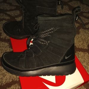 Nike Roshe One Hi Suede